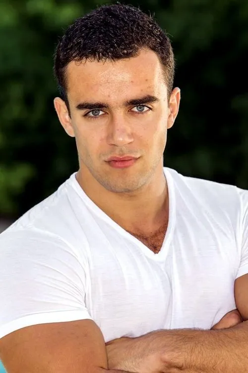 Codi Lewis interpretando a Justin