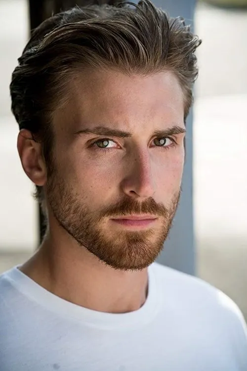 Matthew Parry-Jones ha trabajado con Cody Laper en 1 ocasiones