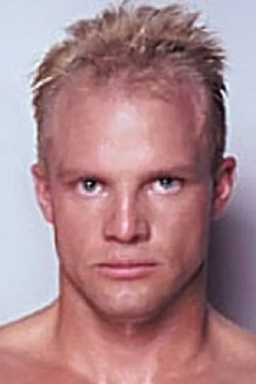 Cody Tyler interpretando a 