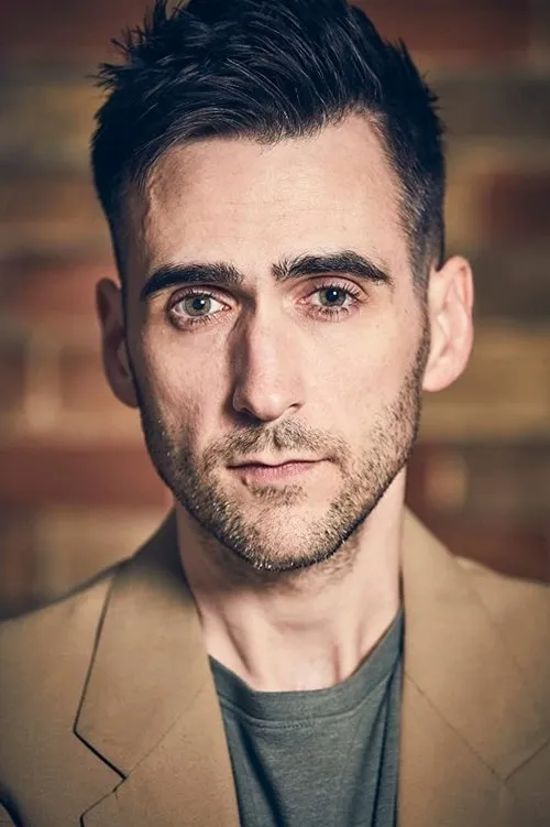 Cody Vaughan interpretando a Sheldon Macabeach