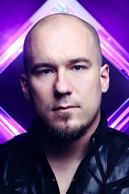 Simone Simons ha trabajado con Coen Janssen en 8 ocasiones