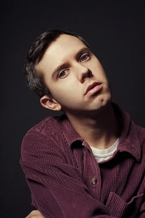 Cole Escola interpretando a 