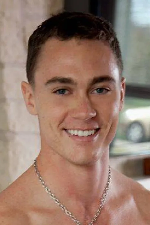 Cole Markum interpretando a 