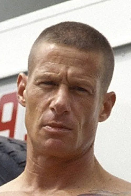 Stephanie Snow ha trabajado con Cole Tucker en 1 ocasiones