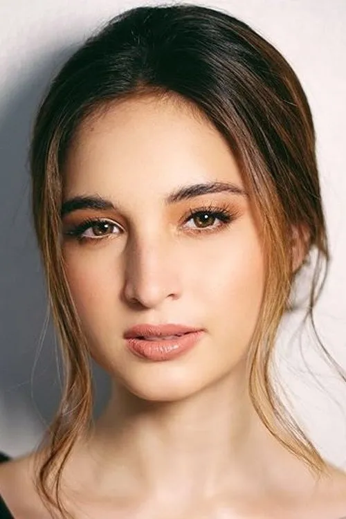 Coleen Garcia-Crawford interpretando a Kanika