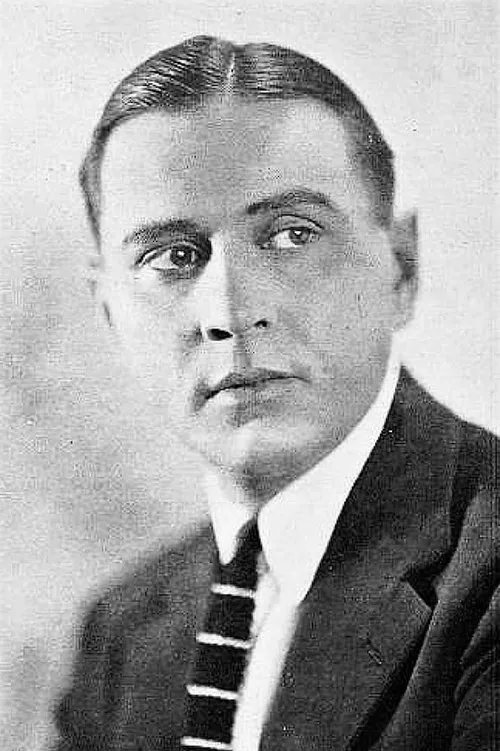 Colin Chase interpretando a Sheriff Luke Saunders