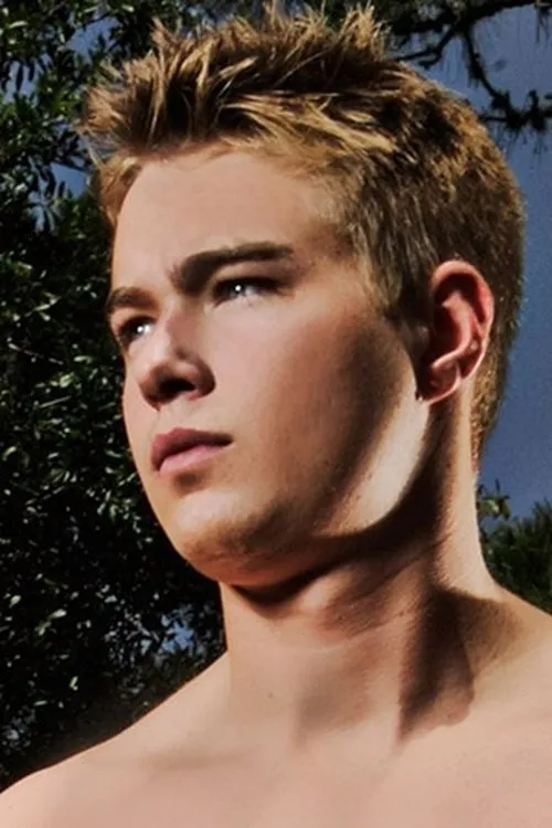 Colin Hart interpretando a