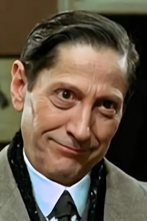 Colin Jeavons — personaje: Inspector Lestrade