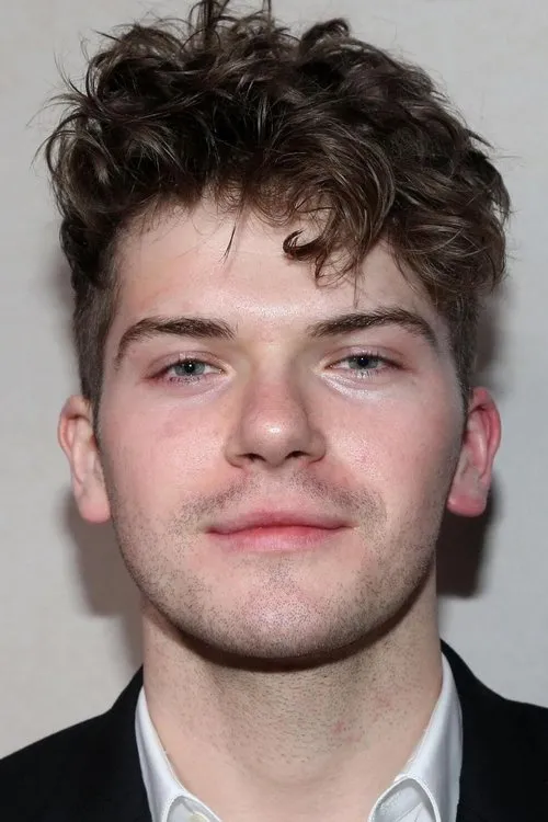 Colton Ryan interpretando a Connor Murphy