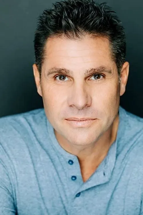 Conan Graham interpretando a Tom Chandler