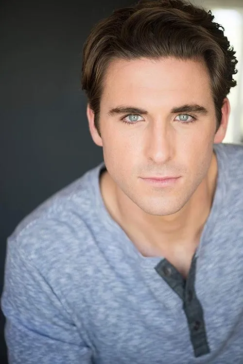 Conner Floyd interpretando a Scott