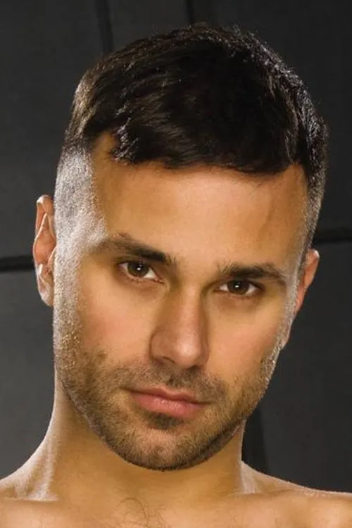 Conner Habib interpretando a 