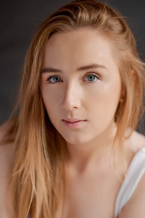 Lauryn Canny ha trabajado con Connie Doona en 1 ocasiones