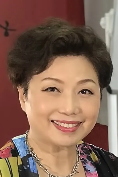 Connie Mak Git-Man interpretando a Lisa Law