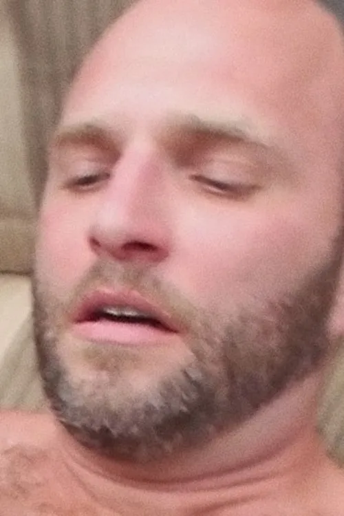 Conrad Stevens interpretando a