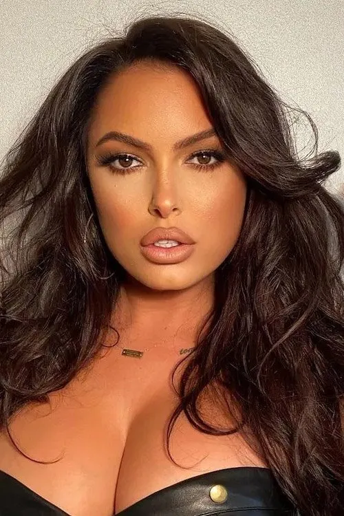 Constance Nunes — personaje: Self