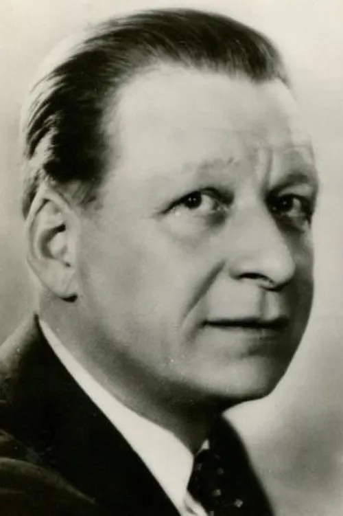 Constant Rémy interpretando a Professor Amboise