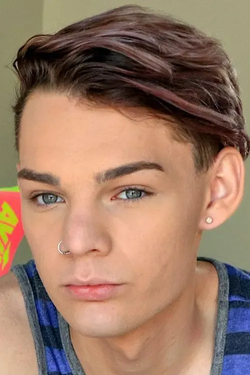 Cooper Ryde interpretando a 