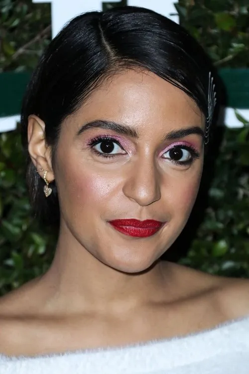 Coral Peña interpretando a Cora Hernandez