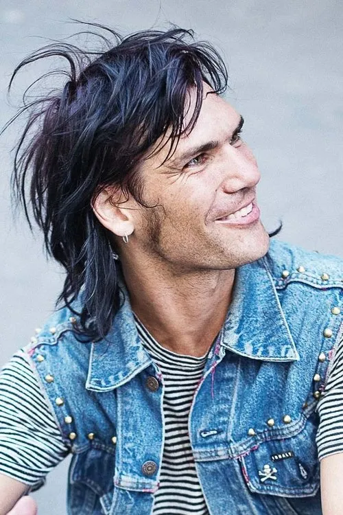 Corey Duffel interpretando a 