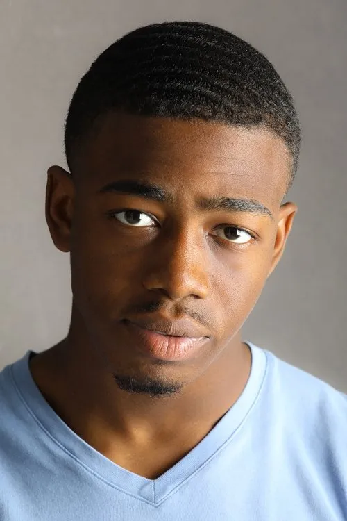 Corey Knight interpretando a Self