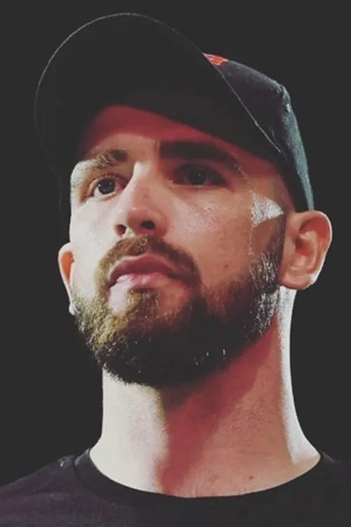 Corey McCulloch interpretando a Self