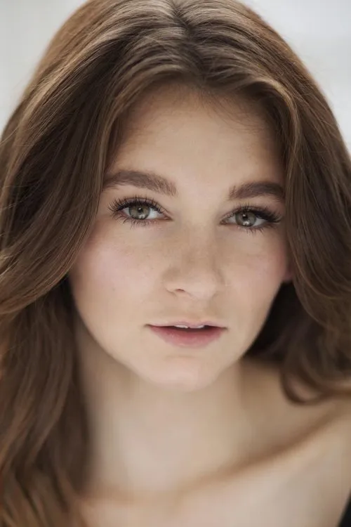 Corey Woods interpretando a Harper