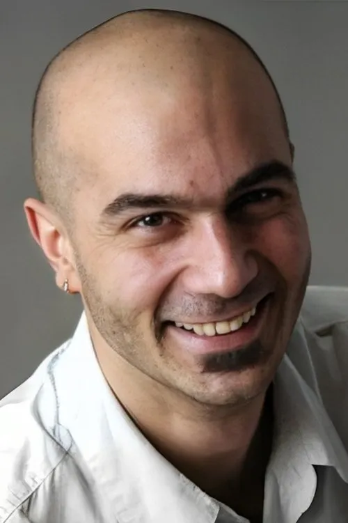 Coşku Cem Akkaya en su biografía y filmografía