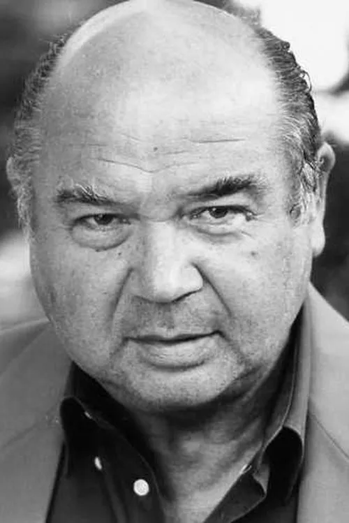 Costantino Carrozza interpretando a Duilio Porcacci