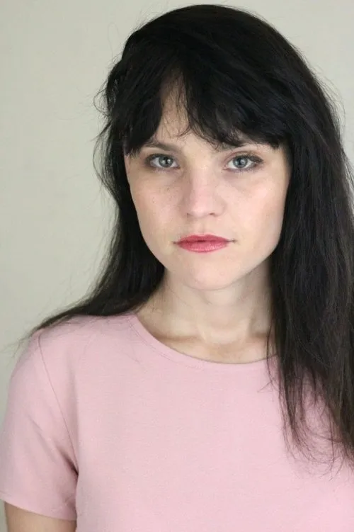 Courtney C. Clark interpretando a