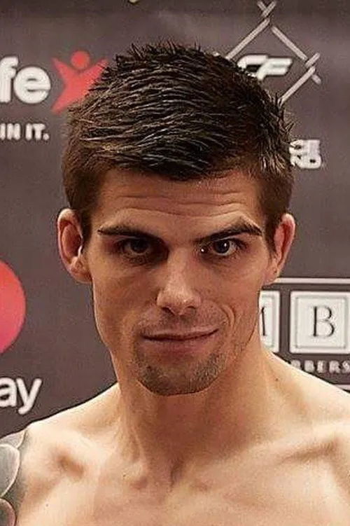 Craig White interpretando a Self