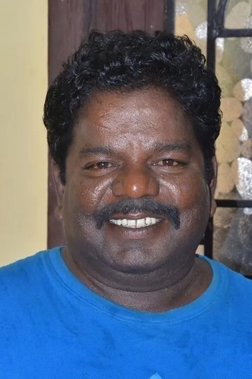 Crane Manohar interpretando a Tea Stall Owner