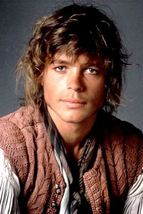 Cris Campion interpretando a Pascal