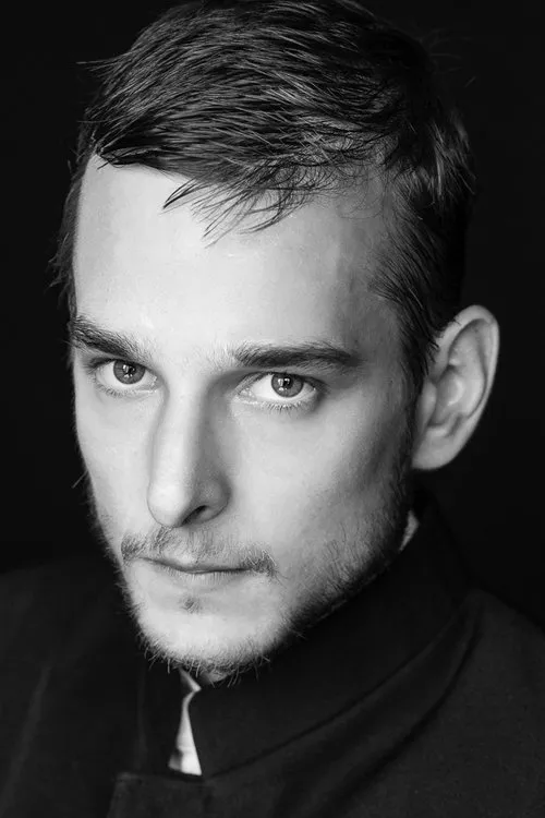 Cristian Bota interpretando a Bebe