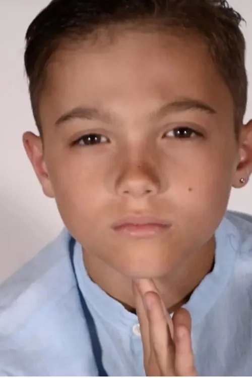 Cristiano Mariani interpretando a Flavio