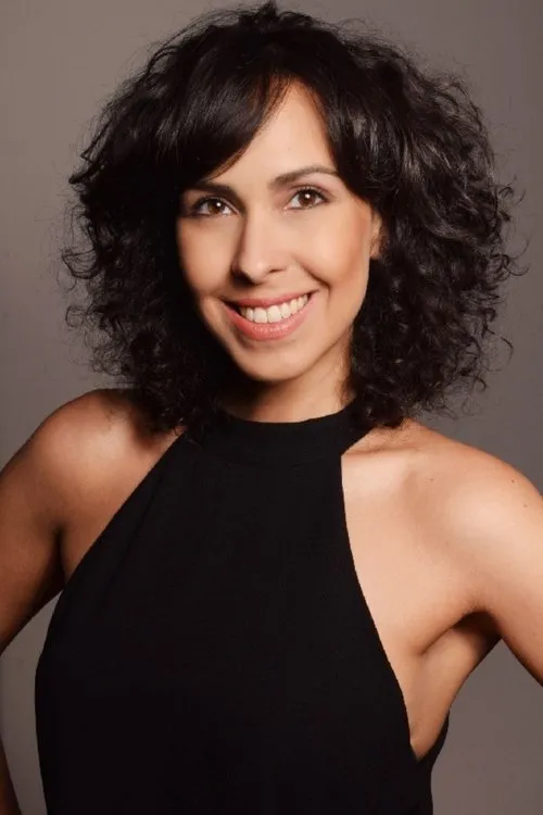 Cristina Freitas interpretando a Regina