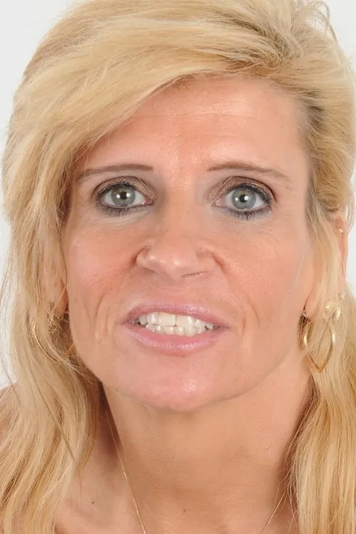 Crystal Jewels interpretando a 