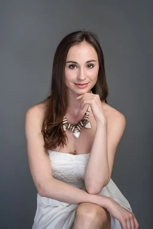 Péter Forgács ha trabajado con Csenge Dunai en 1 ocasiones