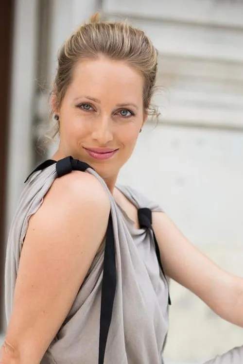 Elvira Aljukic ha trabajado con Csilla Barath Bastaić en 1 ocasiones