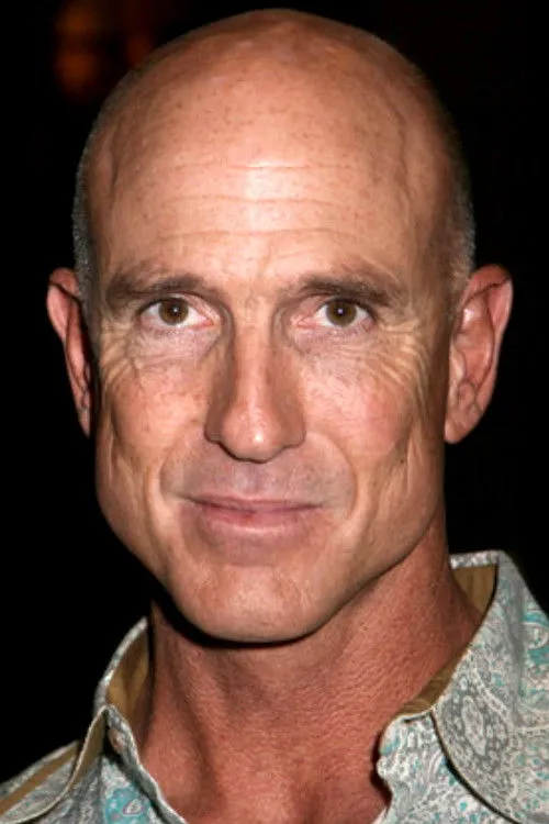 Cully Fredricksen interpretando a