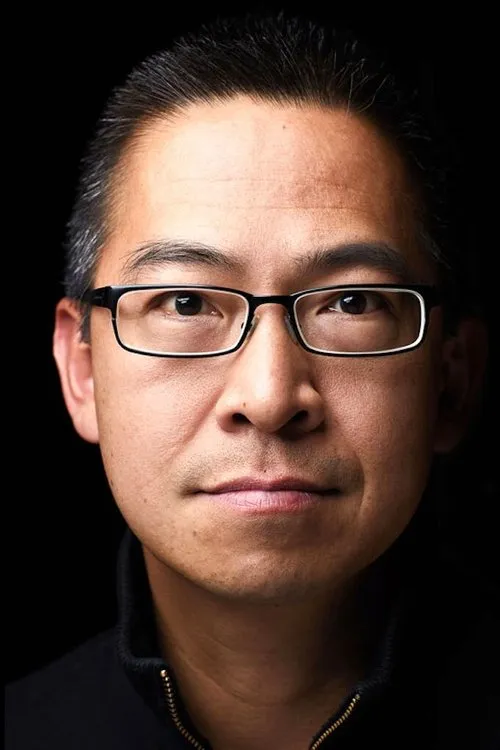 Cuong Vu interpretando a Trumpet, Vocal, Percussion, Guitar