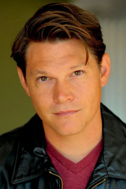 Curtis Harrison interpretando a Steve Podborski