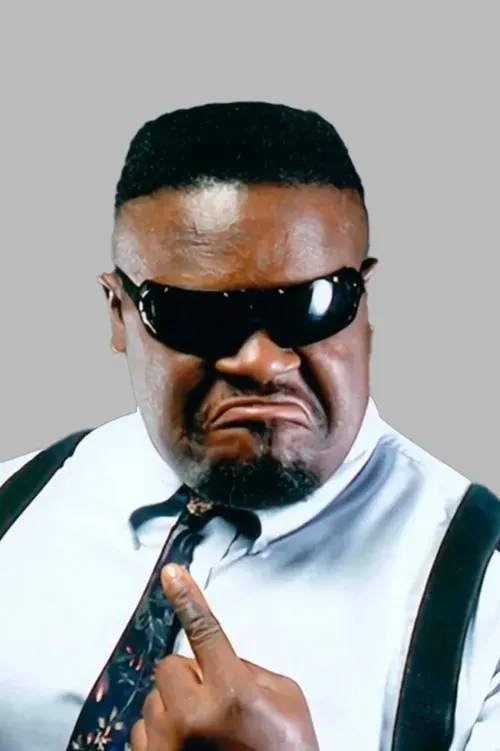 Curtis Hughes interpretando a Mr. Hughes