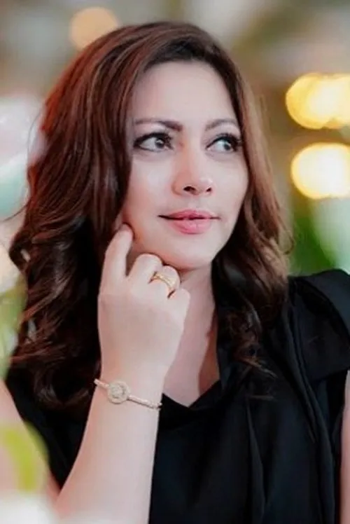 Cut Keke interpretando a Istri Carlo