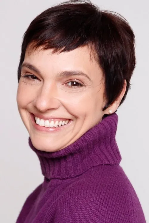 Cynthia Falabella interpretando a Heloisa