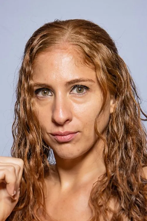 Cynthia Lozano interpretando a Self