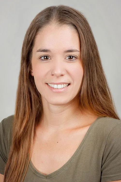 Cyntia Suano interpretando a Saray