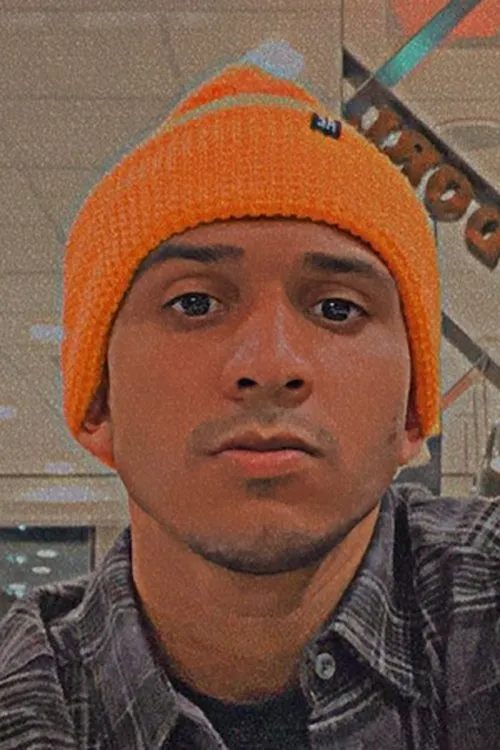 D'Angelo Fuentes interpretando a Self