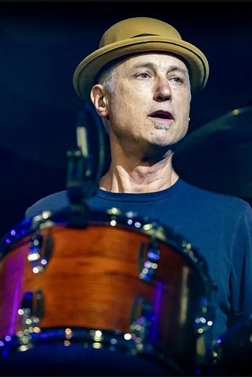 D.J. Bonebrake interpretando a 