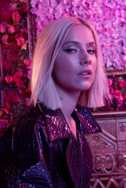 Dagny Norvoll Sandvik — personaje: Self